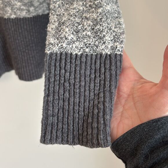 L.L. Bean Signature Women Gray speckled color block linen blend knit Sweater SM - Picture 4 of 11